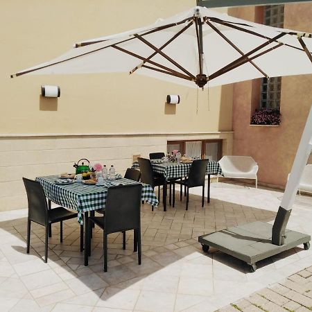 The Holiday House Hotell Santeramo in Colle Exteriör bild