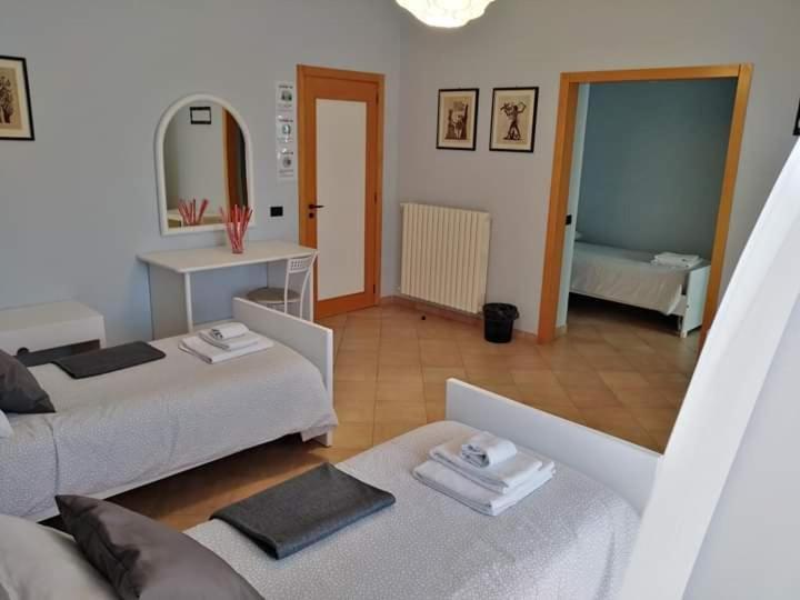 The Holiday House Hotell Santeramo in Colle Exteriör bild