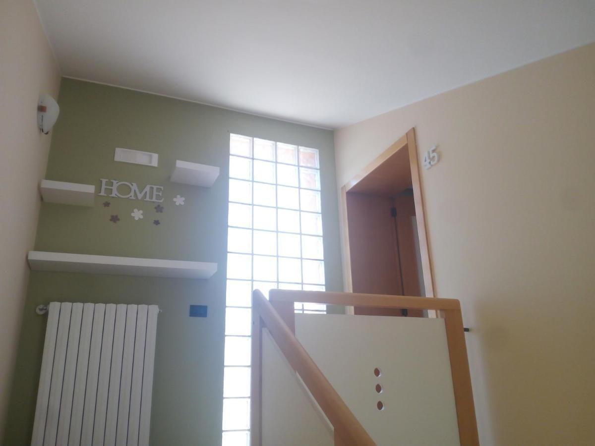 The Holiday House Hotell Santeramo in Colle Exteriör bild