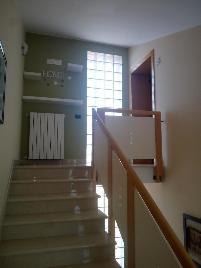 The Holiday House Hotell Santeramo in Colle Exteriör bild