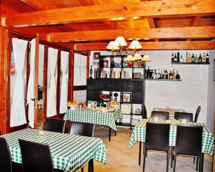 The Holiday House Hotell Santeramo in Colle Exteriör bild